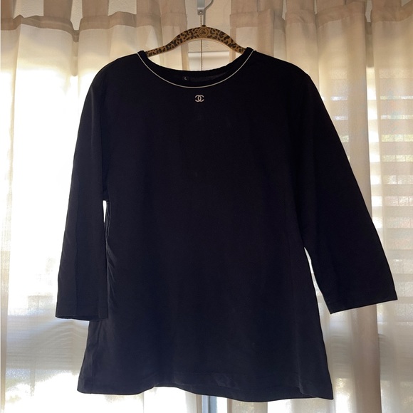 5/$25✨B&W C•C DESIGNER BLOUSE 🖤🤍 - Picture 2 of 2